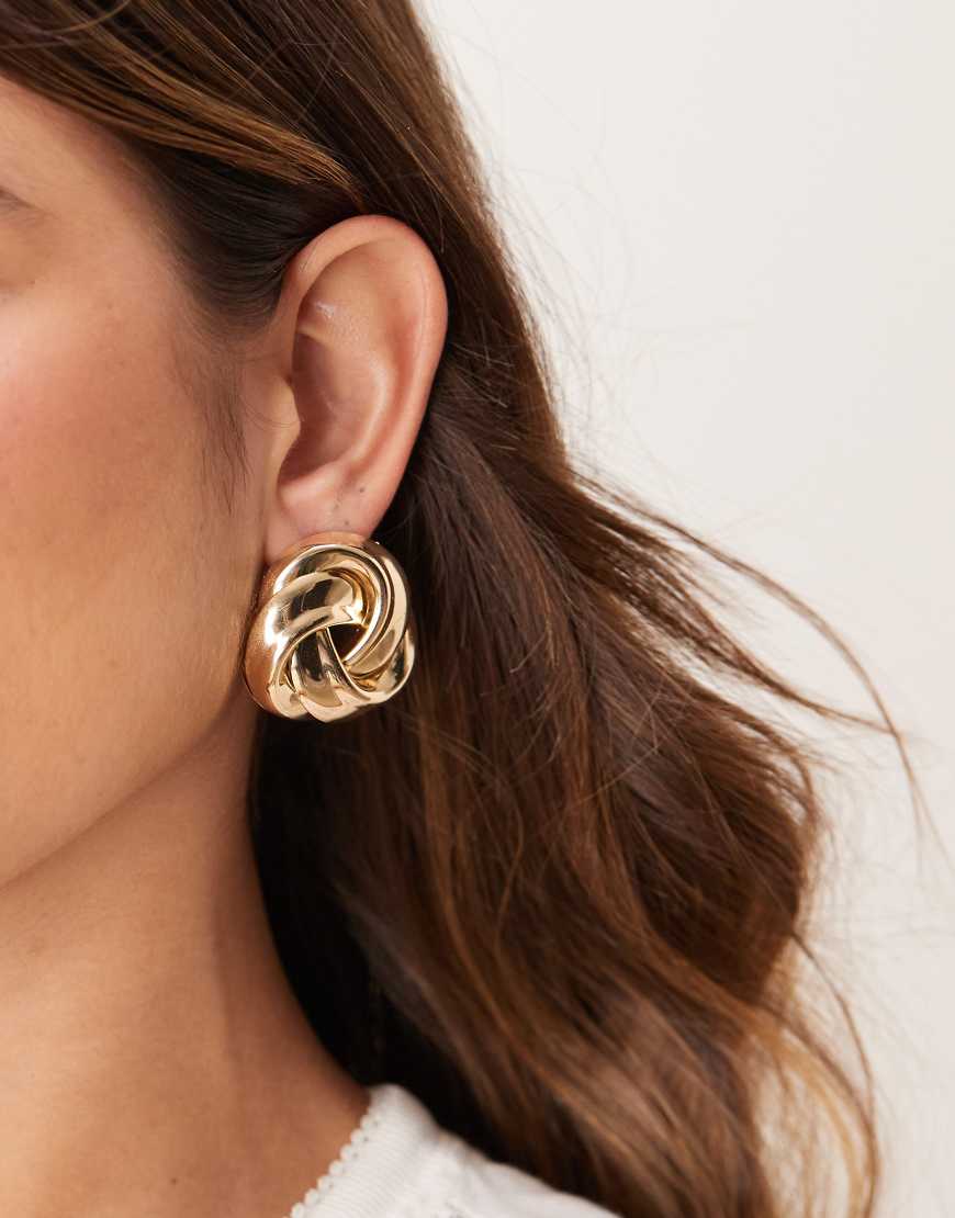 ASOS DESIGN - Goldfarbene Ohrstecker mit großem Knoten-Design von ASOS DESIGN
