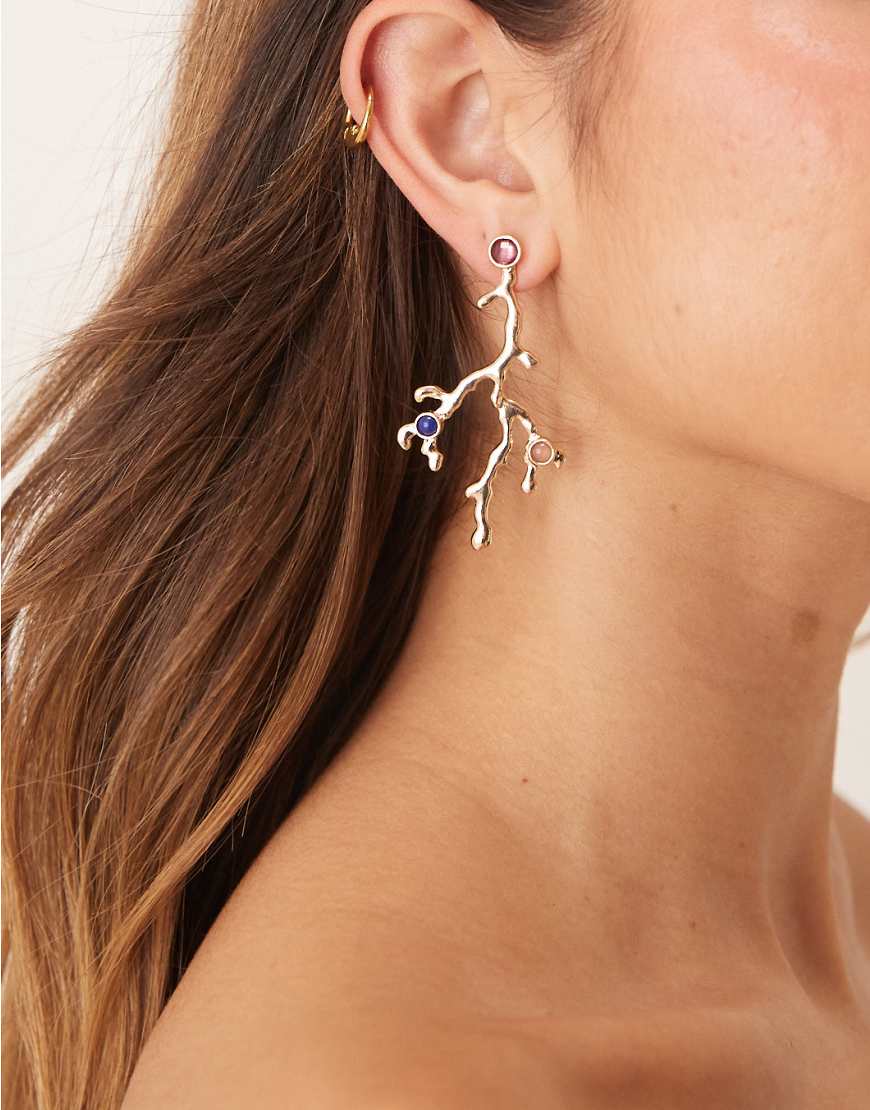 ASOS DESIGN - Goldfarbene Ohrstecker mit hängendem Korallendesign und Schmucksteinchen von ASOS DESIGN