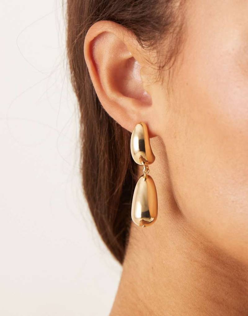 ASOS DESIGN - Goldfarbene Ohrstecker mit tropfenförmigem Design von ASOS DESIGN
