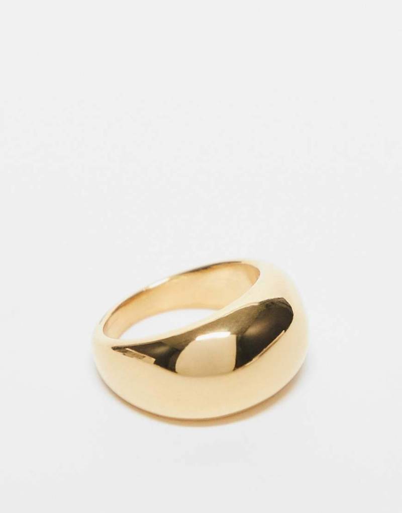 ASOS DESIGN - Goldfarbener Ring aus wasserfestem Edelstahl mit gewölbtem Design von ASOS DESIGN