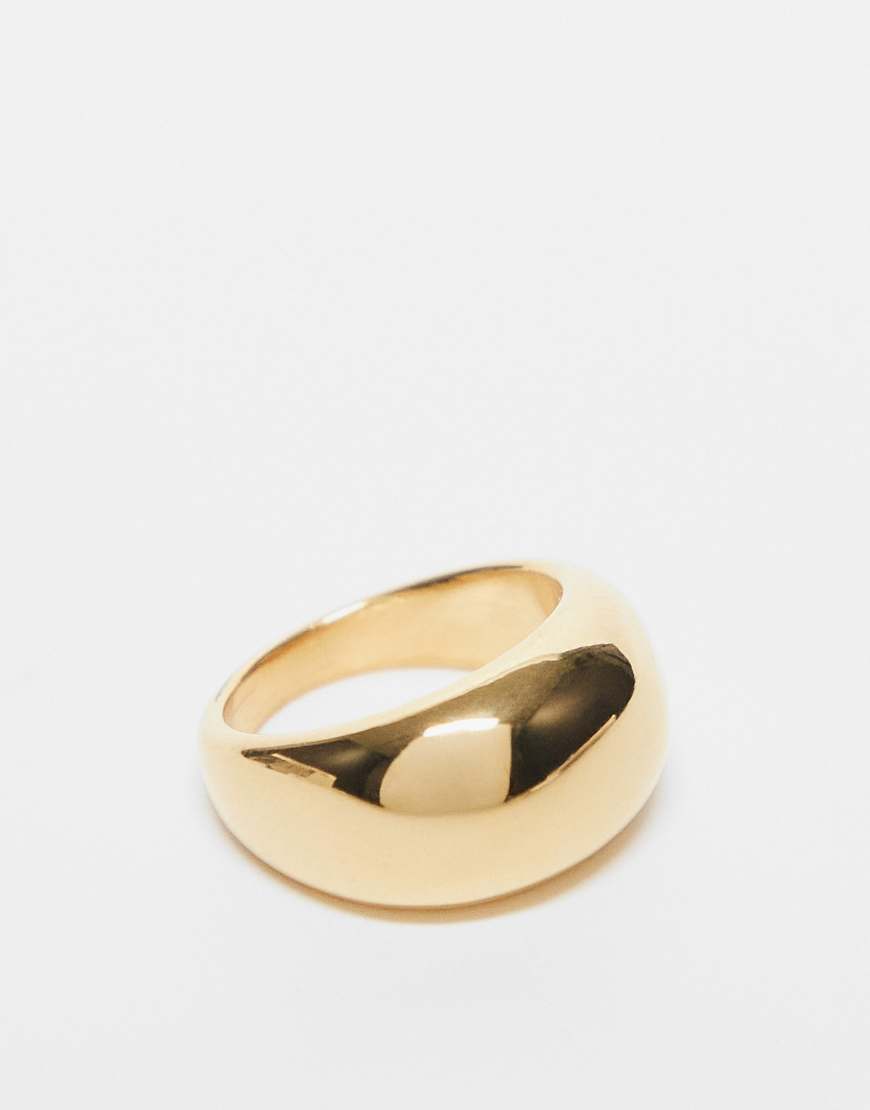 ASOS DESIGN - Goldfarbener Ring aus wasserfestem Edelstahl mit gewölbtem Design von ASOS DESIGN