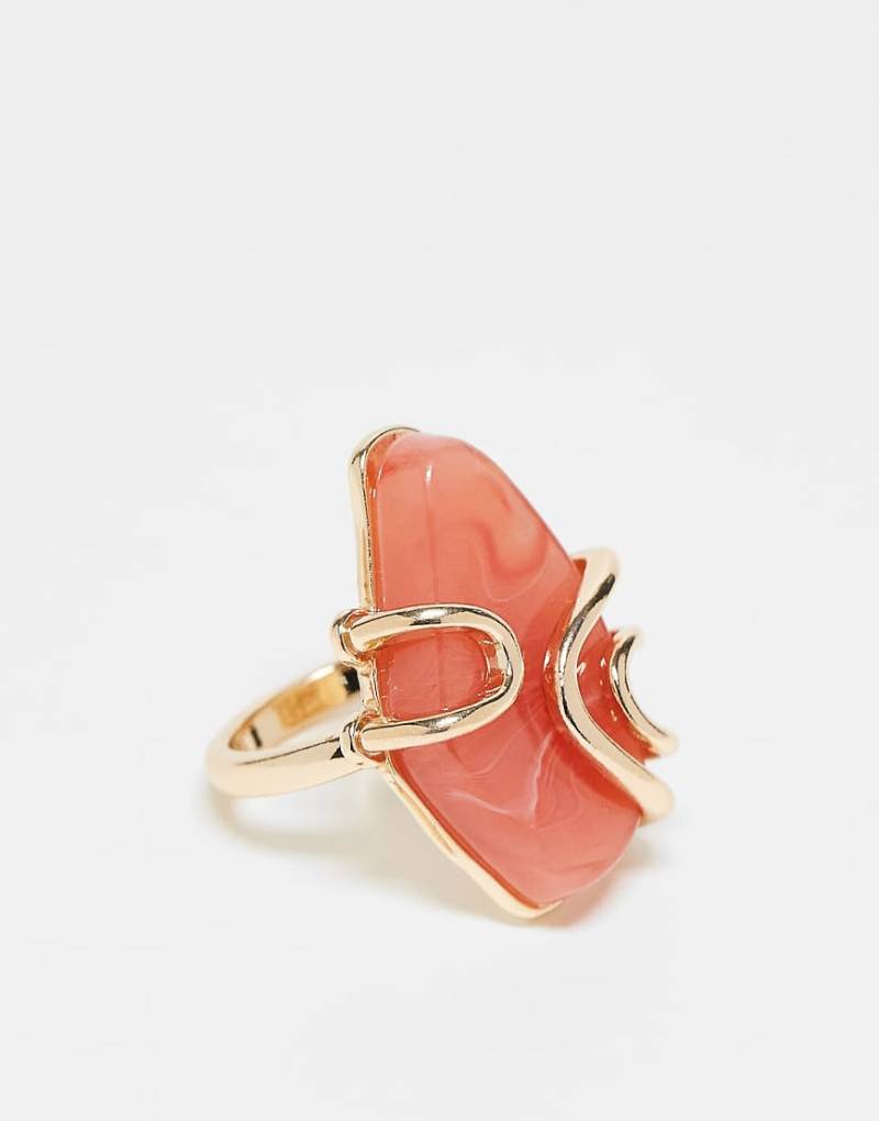 ASOS DESIGN - Goldfarbener Ring mit rosa Stein in Halbedelstein-Optik von ASOS DESIGN