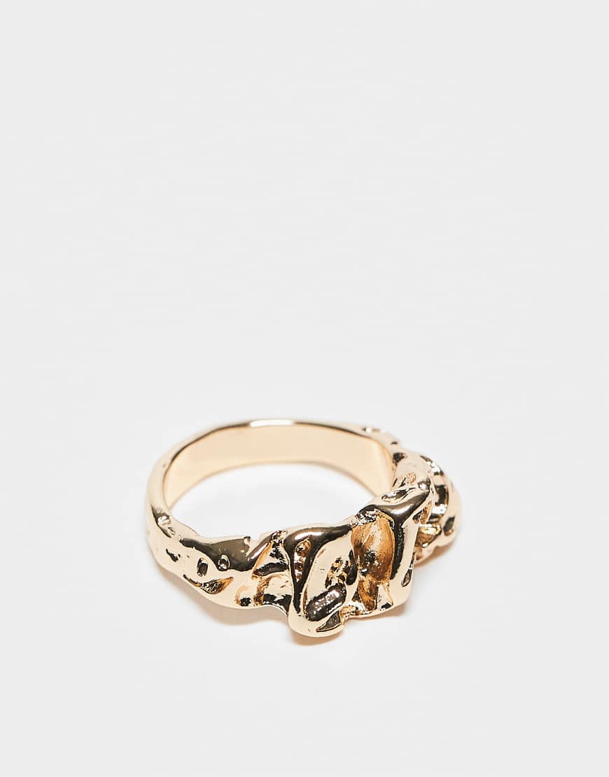 ASOS DESIGN - Goldfarbener Ring mit strukturierter Oberfläche ASOS DESIGN - Goldfarbener Ring mit strukturierter Oberfläche von ASOS DESIGN