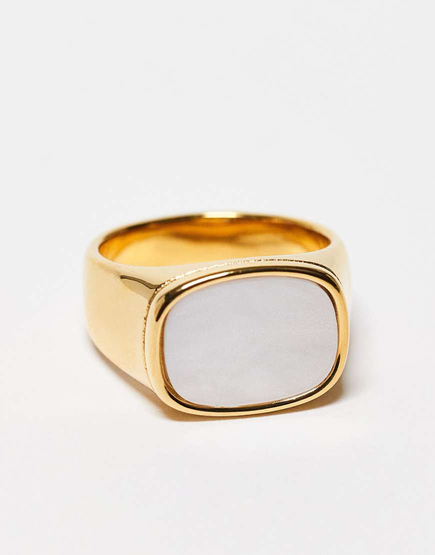 ASOS DESIGN - Goldfarbener Siegelring aus wasserfestem Edelstahl mit Perlmutt-Design ASOS DESIGN - Goldfarbener Siegelring aus wasserfestem Edelstahl mit Perlmutt-Design von ASOS DESIGN