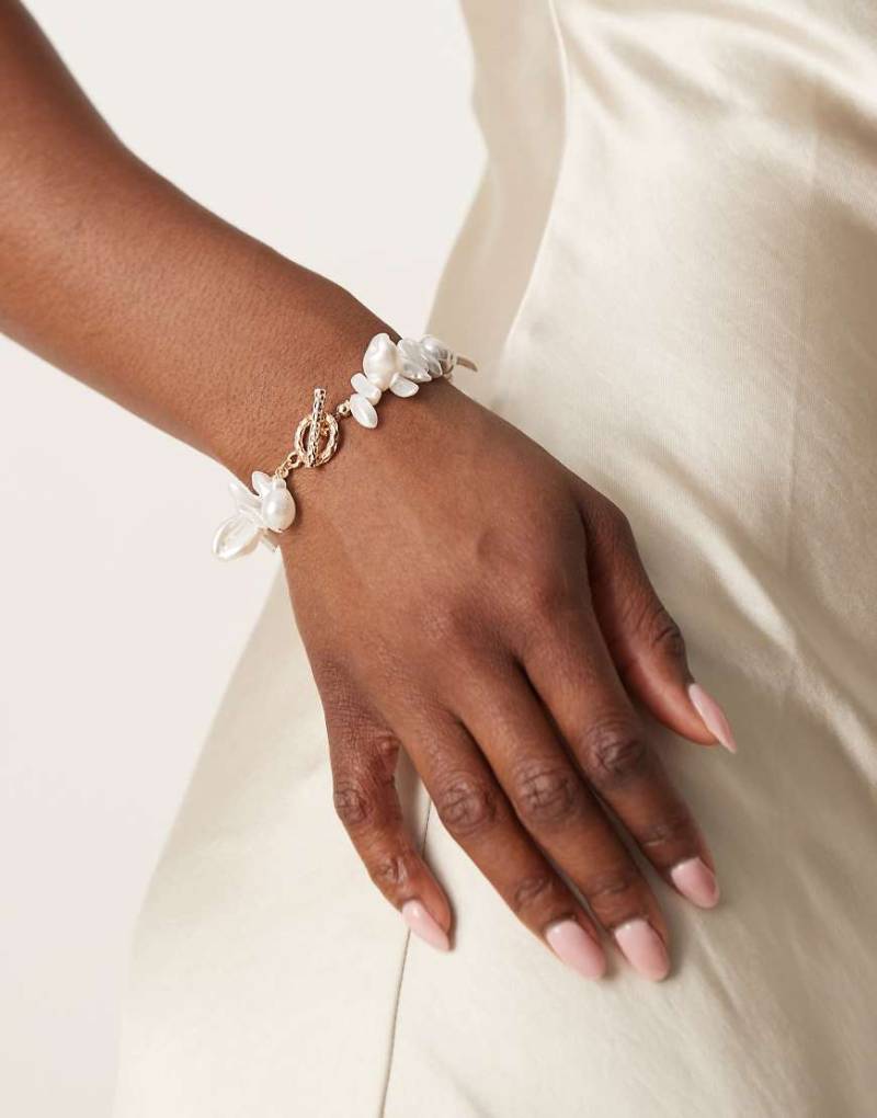 ASOS DESIGN - Goldfarbenes Armband aus Kunstperlen mit T-Steg-Detail von ASOS DESIGN