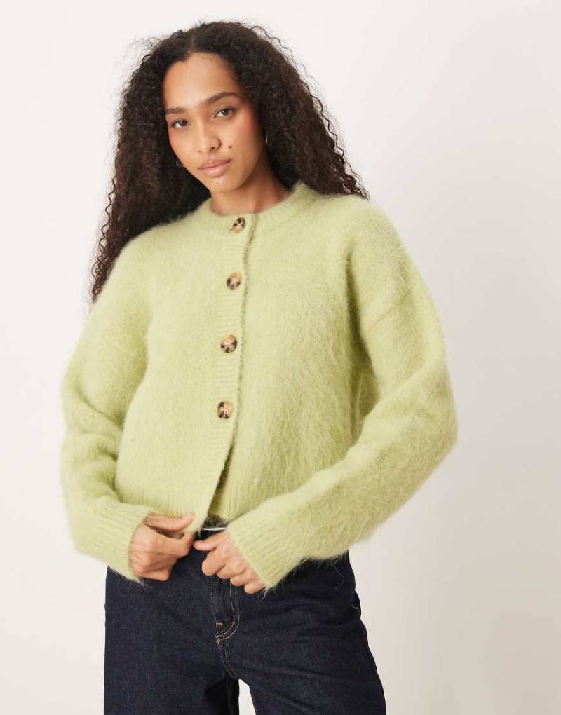 ASOS DESIGN - Premium - Grobe Strickjacke aus Alpakawolle in Hellgrün von ASOS DESIGN