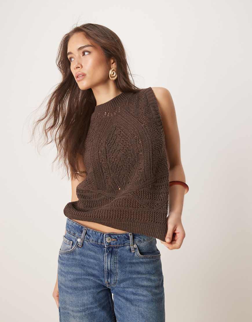 ASOS DESIGN - Grobstrick-Pullunder in Schokobraun von ASOS DESIGN