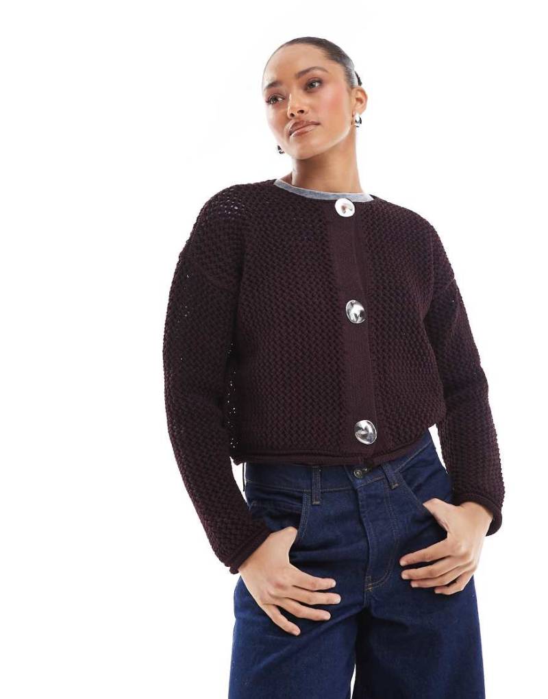ASOS DESIGN - Grobstrickjacke in Burgunderrot von ASOS DESIGN