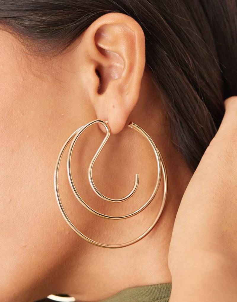ASOS DESIGN - Große Creolen mit mehrlagigem Design in Goldoptik-Goldfarben von ASOS DESIGN