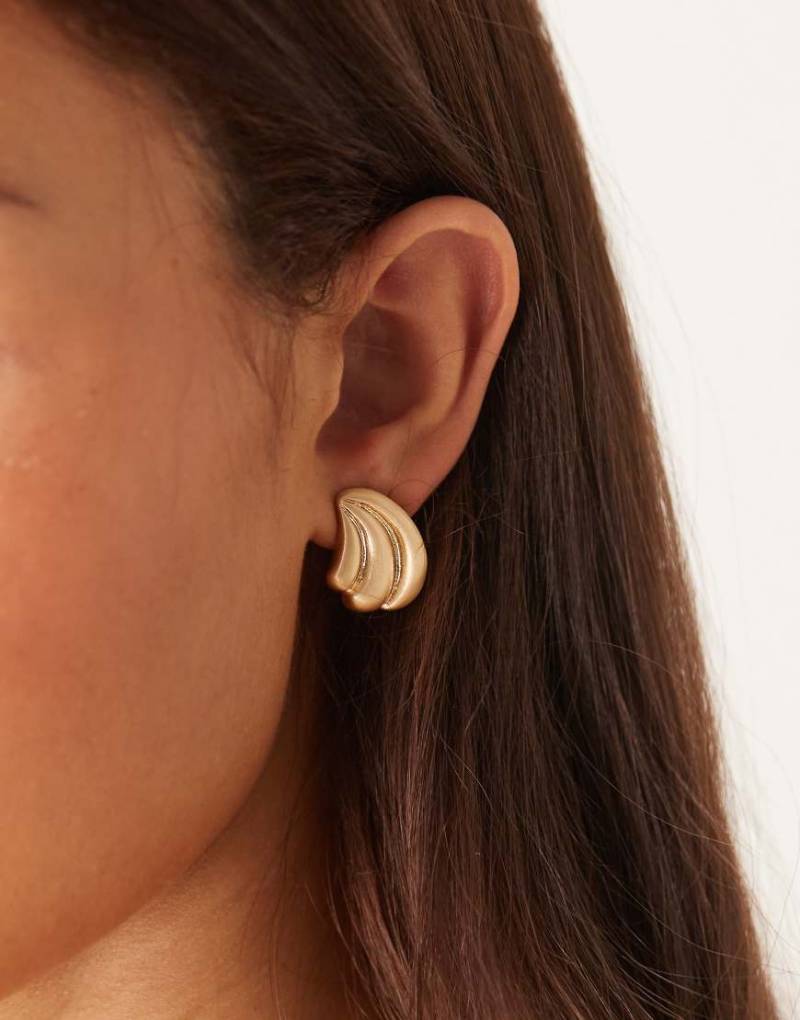 ASOS DESIGN - Große Ohrstecker in gebürsteter Silberoptik mit dreifachem Blasendesign-Goldfarben von ASOS DESIGN