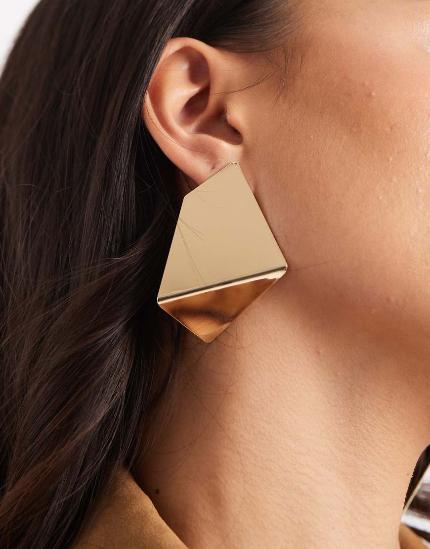 ASOS DESIGN - Große abstrakte Ohrringe in Goldoptik-Goldfarben von ASOS DESIGN