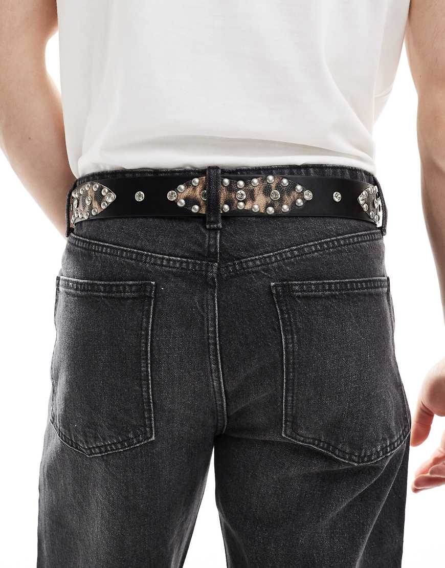 ASOS DESIGN - Mit Nieten besetzter Western-Gürtel im Cowboy-Look aus Kunstleder mit Details mit Leopardenmuster-Schwarz von ASOS DESIGN