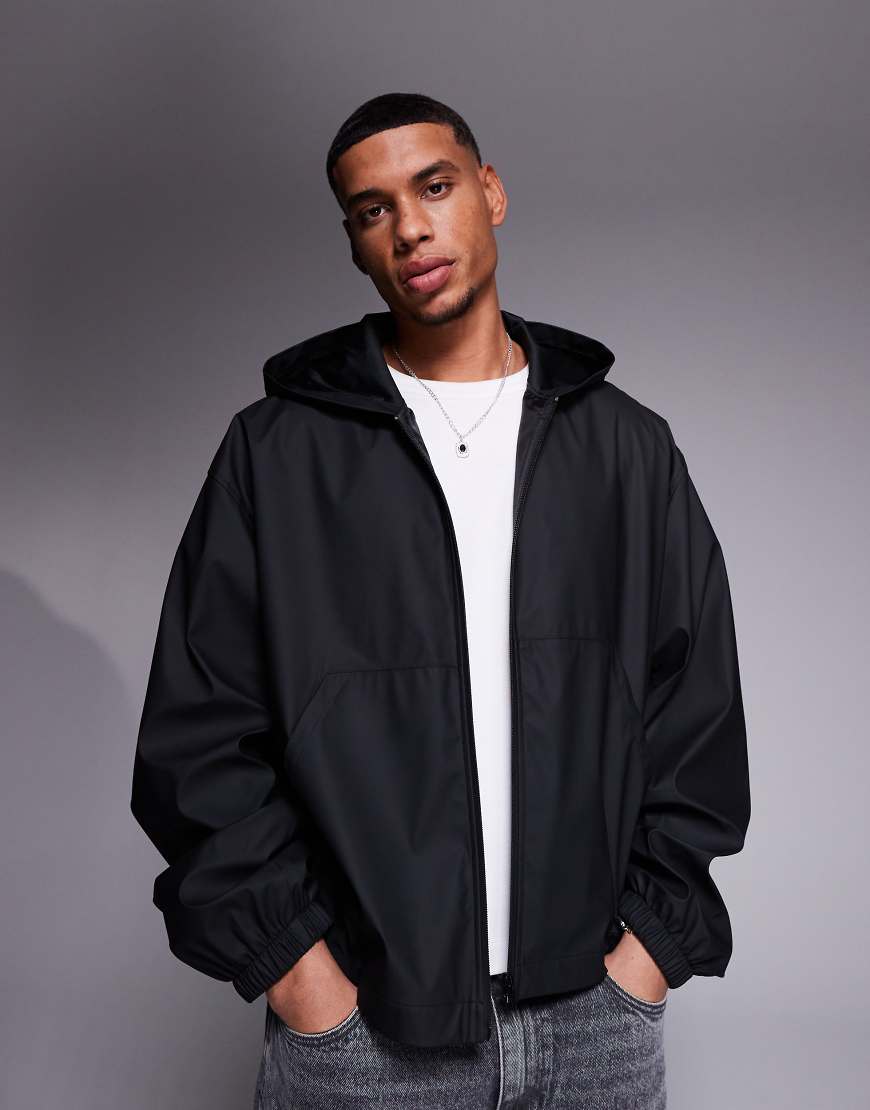 ASOS DESIGN - Gummierte, kastige Oversize-Regenjacke in Schwarz von ASOS DESIGN