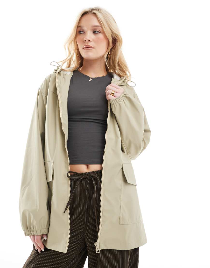 ASOS DESIGN - Gummierte Regenjacke in Salbeigrün von ASOS DESIGN