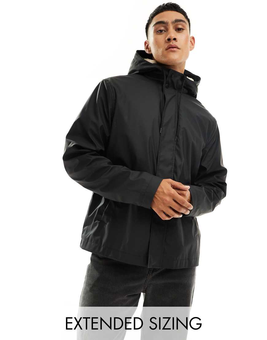 ASOS DESIGN - Gummierte Regenjacke mit Teddyfellfutter in Schwarz ASOS DESIGN - Gummierte Regenjacke mit Teddyfellfutter in Schwarz von ASOS DESIGN