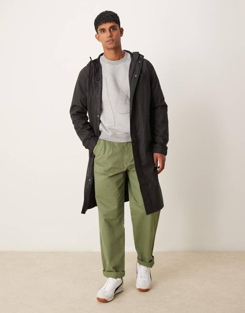 ASOS DESIGN - Gummierte Windjacke in Schwarz mit langem Schnitt von ASOS DESIGN