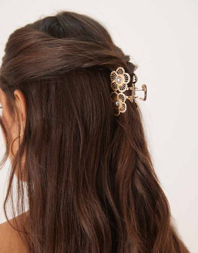 ASOS DESIGN - Haarklammer in Gold mit Blumendesign und Perlendetail-Goldfarben von ASOS DESIGN