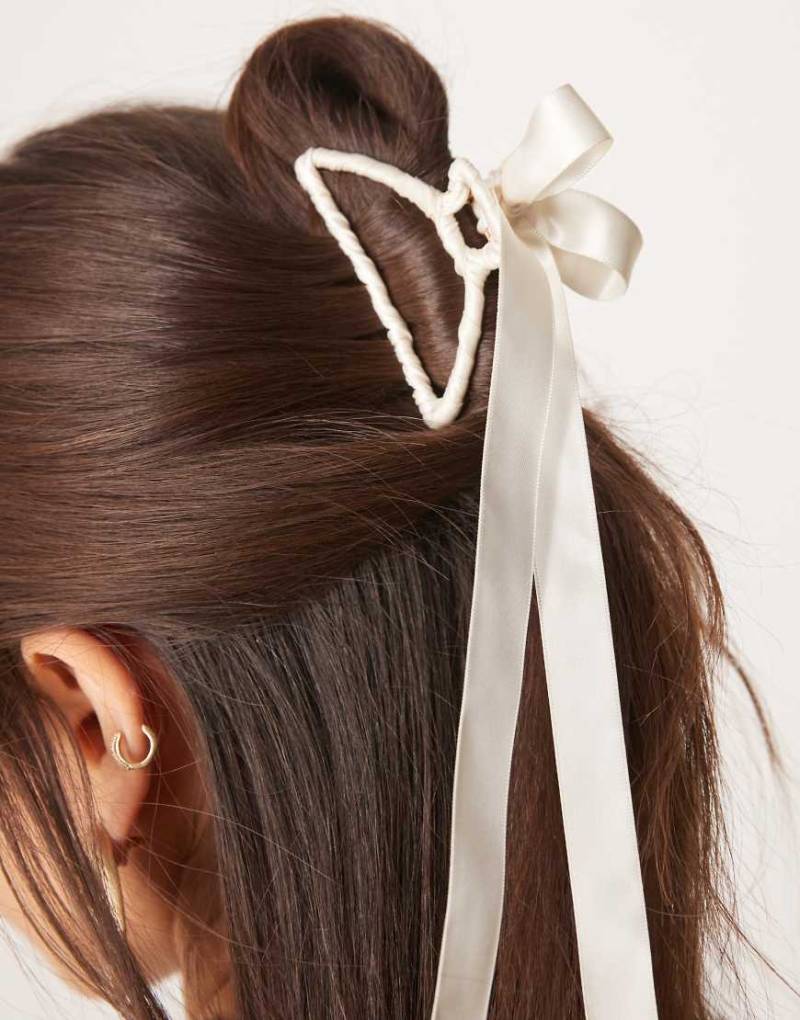 ASOS DESIGN - Haarklammer mit umwickeltem weißem Band von ASOS DESIGN