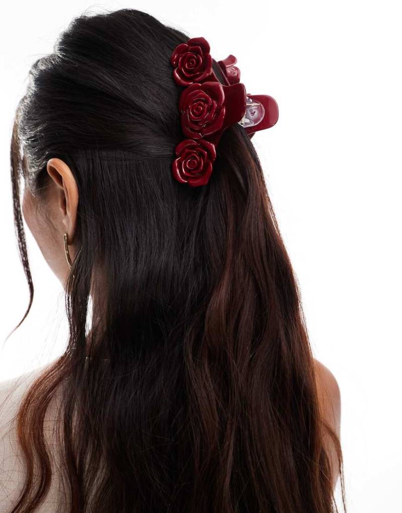 ASOS DESIGN - Haarspange in Burgunderrot mit Rosendetail von ASOS DESIGN