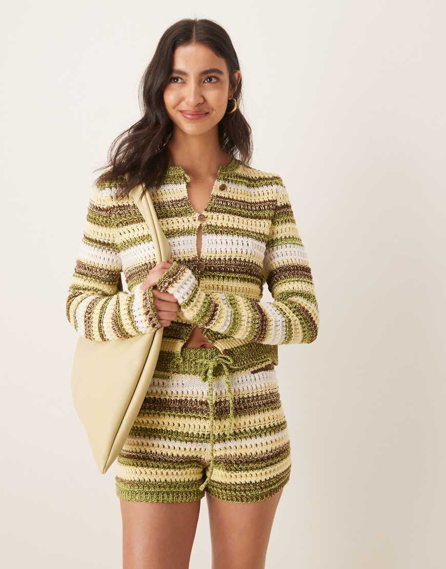 ASOS DESIGN - Häkelstrick-Jacke in Gelb mit bunten Ringel-Streifen, Kombiteil von ASOS DESIGN