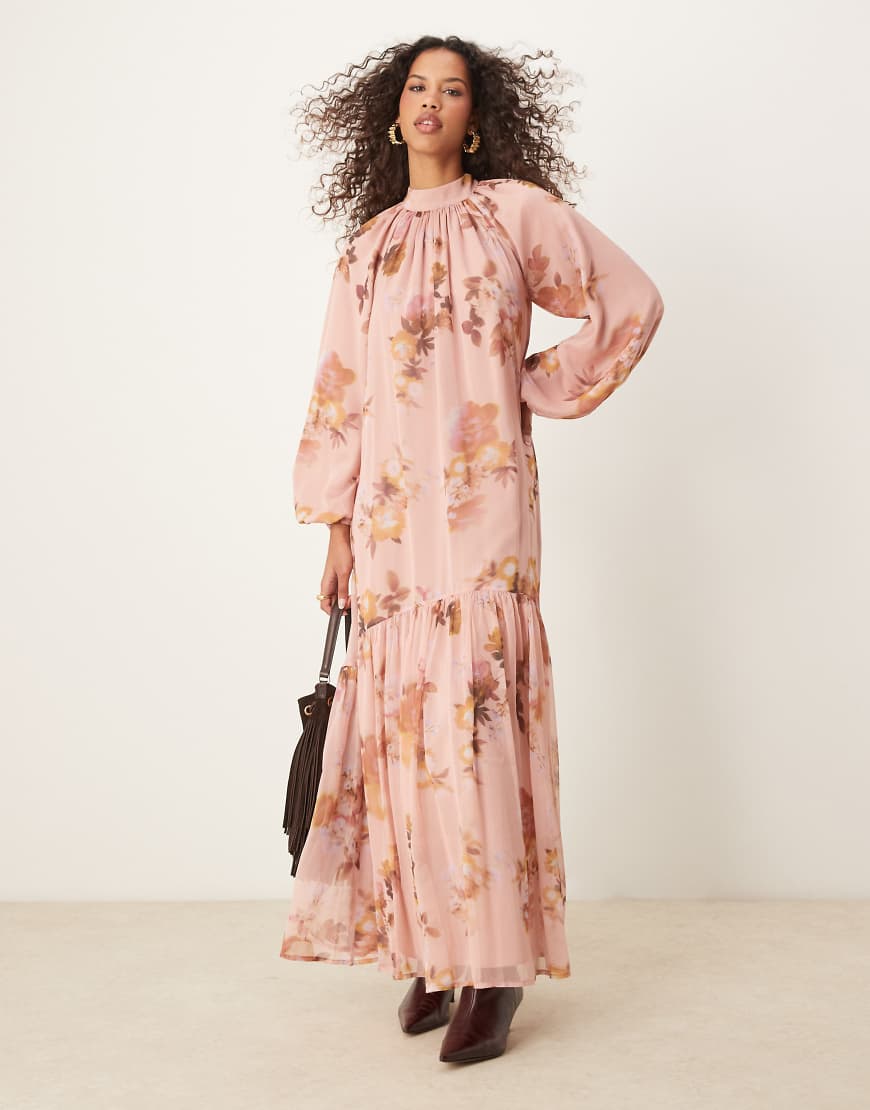 ASOS DESIGN - Hänger-Maxikleid mit verschwommenem Blumenprint in Rosa und Schleife zum Binden am Rücken-Bunt von ASOS DESIGN