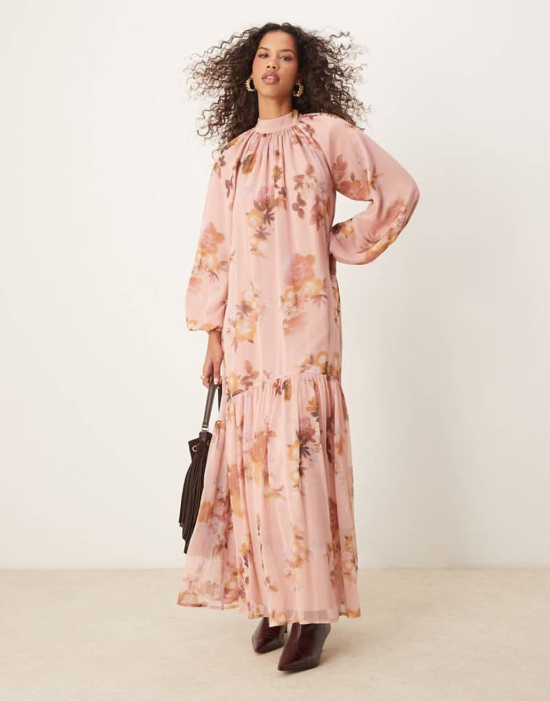 ASOS DESIGN - Hänger-Maxikleid mit verschwommenem Blumenprint in Rosa und Schleife zum Binden am Rücken-Bunt von ASOS DESIGN