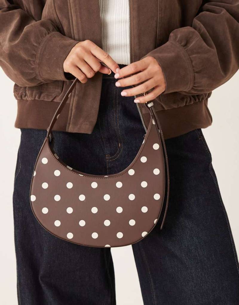 ASOS DESIGN - Halbmondförmige Schultertasche in Schokobraun mit asymmetrischem Design, Polka Dots und Schnallendetail-Brown ASOS DESIGN - Halbmondförmige Schultertasche in Schokobraun mit asymmetrischem Design, Polka Dots und Schnallendetail-Brown von ASOS DESIGN