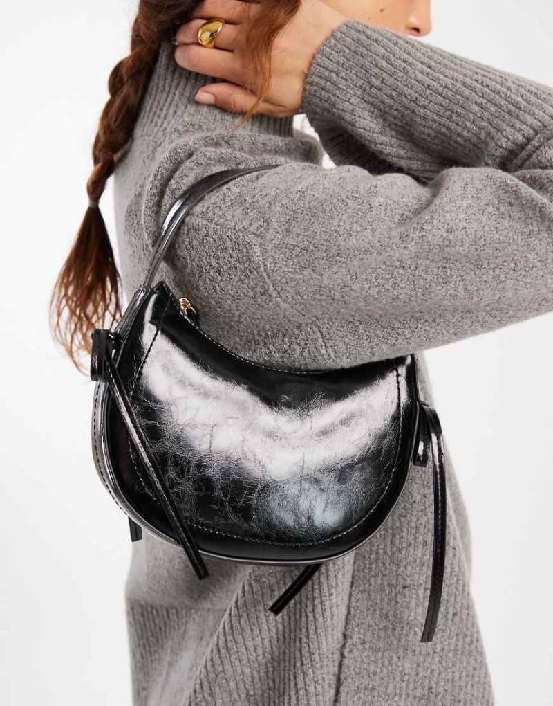 ASOS DESIGN - Halbmondförmige Schultertasche in Schwarz mit seitlichem Schleifendetail von ASOS DESIGN