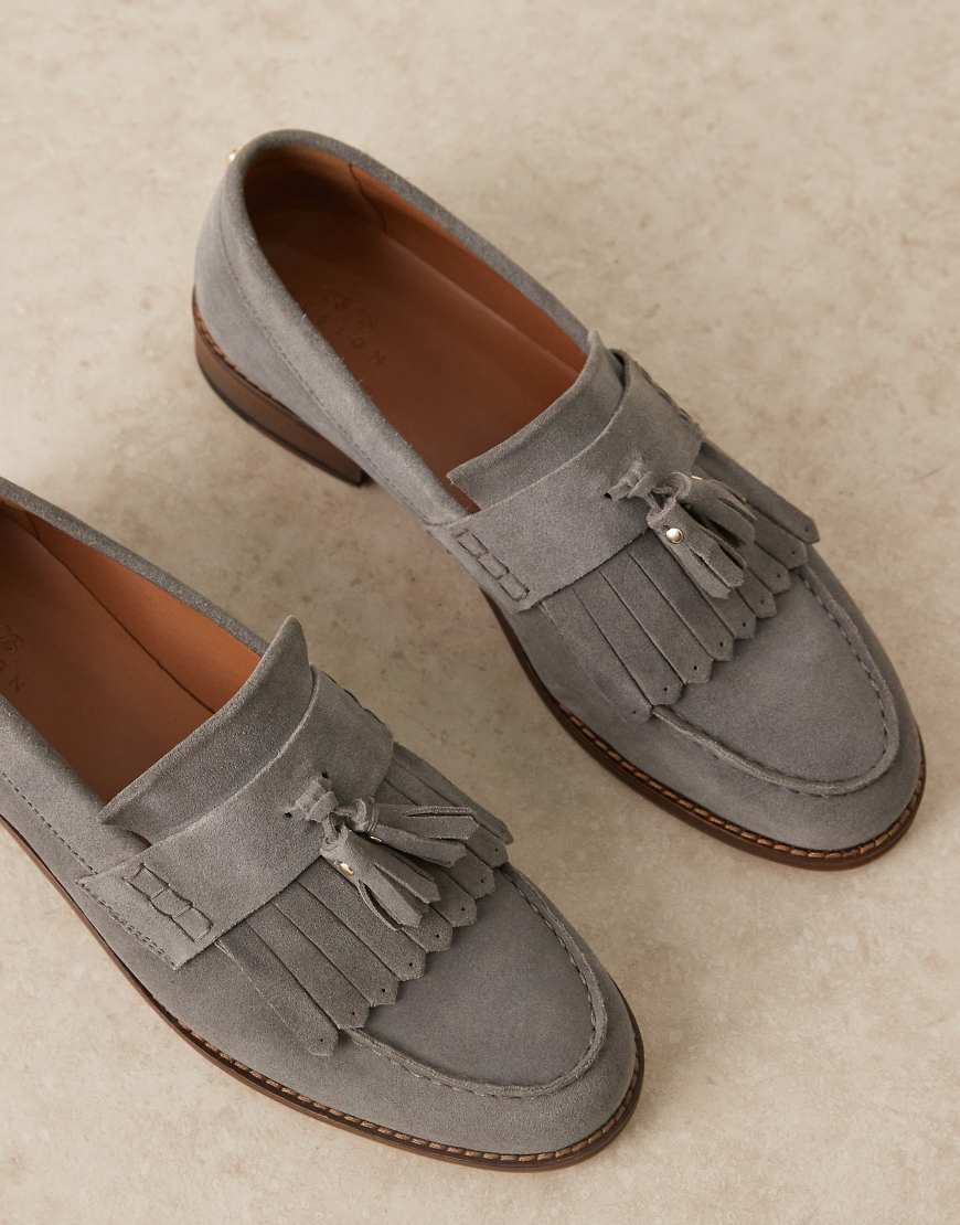 ASOS DESIGN - Halbschuhe aus grauem Wildleder mit Fransen und Bommel ASOS DESIGN - Halbschuhe aus grauem Wildleder mit Fransen und Bommel von ASOS DESIGN