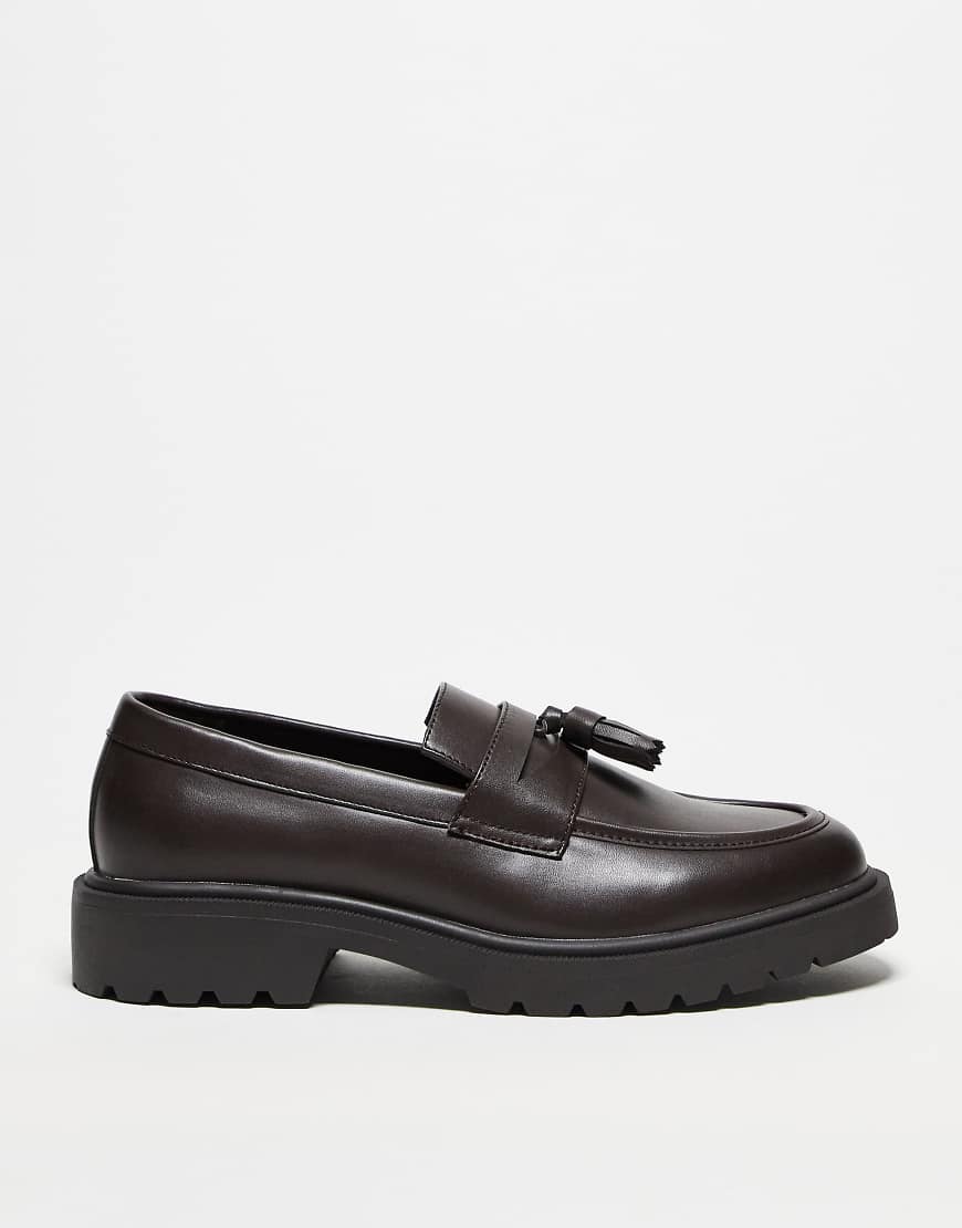ASOS DESIGN - Halbschuhe in Braun mit Bommel ASOS DESIGN - Halbschuhe in Braun mit Bommel von ASOS DESIGN