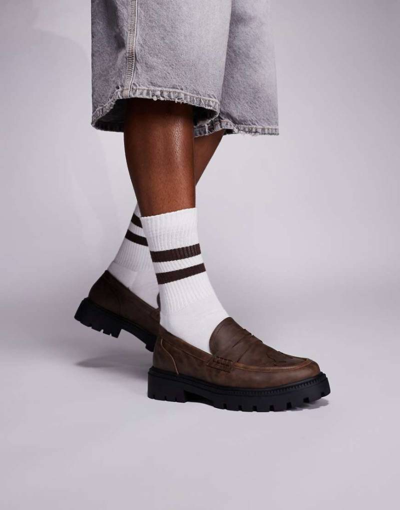 ASOS DESIGN - Halbschuhe in Braun mit Nahtdetails von ASOS DESIGN