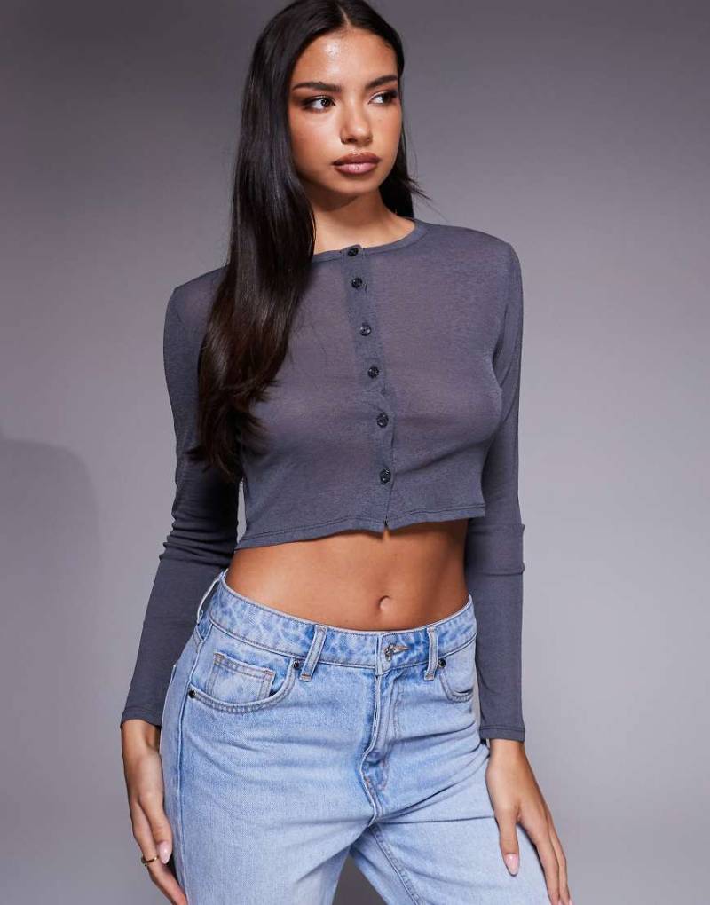 ASOS DESIGN - Halbtransparente Cropped-Strickjacke aus Mesh in Anthrazit-Grau von ASOS DESIGN