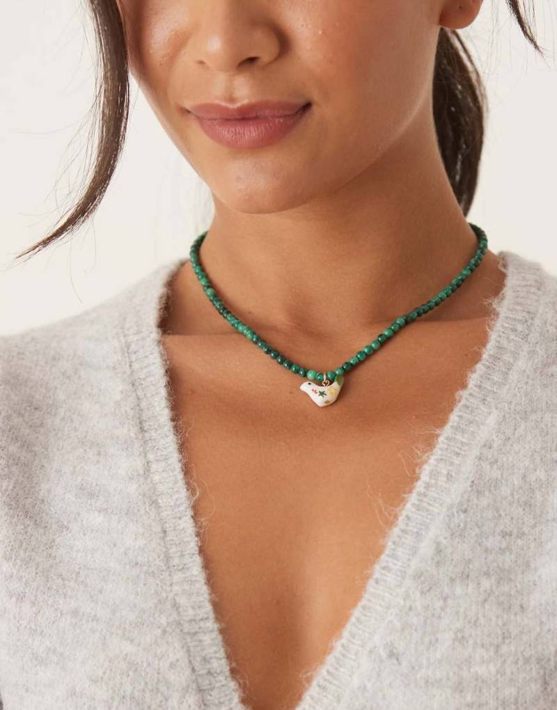 ASOS DESIGN - Halskette mit Perlen in Grün und Vogelanhänger von ASOS DESIGN