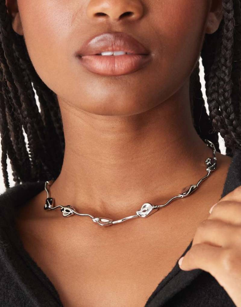 ASOS DESIGN - Halskette mit geschmolzenen Nugget-Details in Silberoptik von ASOS DESIGN