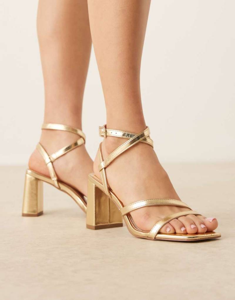 ASOS DESIGN - Hampstead - Sandaletten in Gold mit mittelhohem Absatz-Goldfarben von ASOS DESIGN