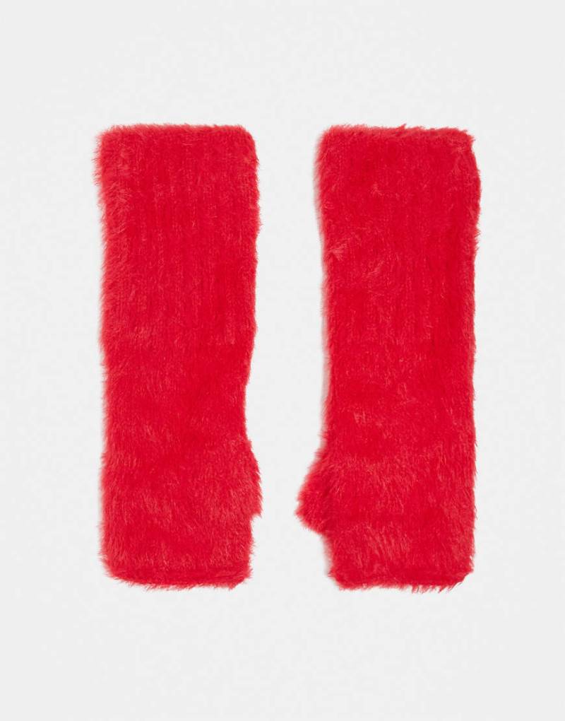ASOS DESIGN - Handstulpen aus Fransengarn in Rot von ASOS DESIGN