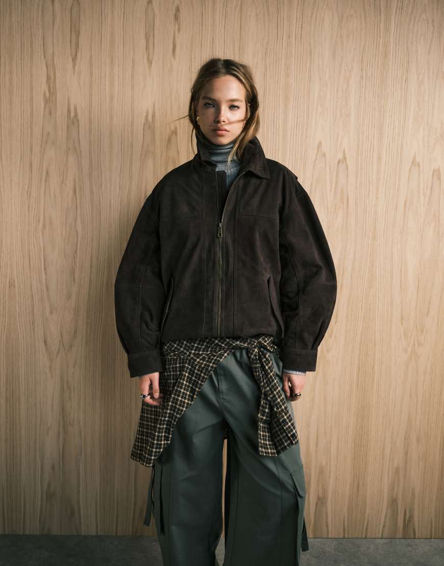 ASOS DESIGN - Harrington-Bomberjacke aus echtem Wildleder in dunklem Schokobraun-Schwarz von ASOS DESIGN