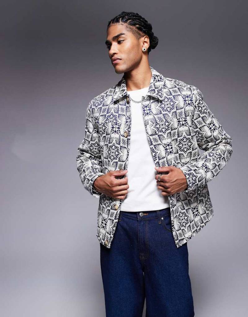 ASOS DESIGN - Harrington-Jacke aus Häkelware mit Jacquard-Muster in Steinbeige-Bunt von ASOS DESIGN