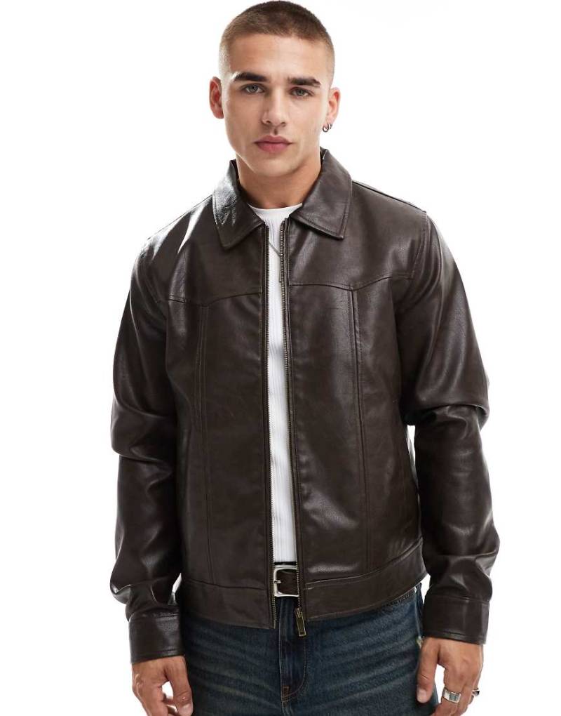 ASOS DESIGN - Harrington-Jacke aus Kunstleder in Braun von ASOS DESIGN