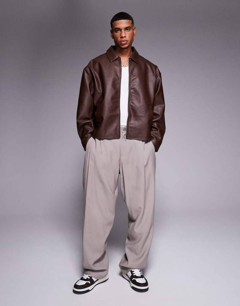 ASOS DESIGN - Jacke aus Kunstleder in Braun von ASOS DESIGN