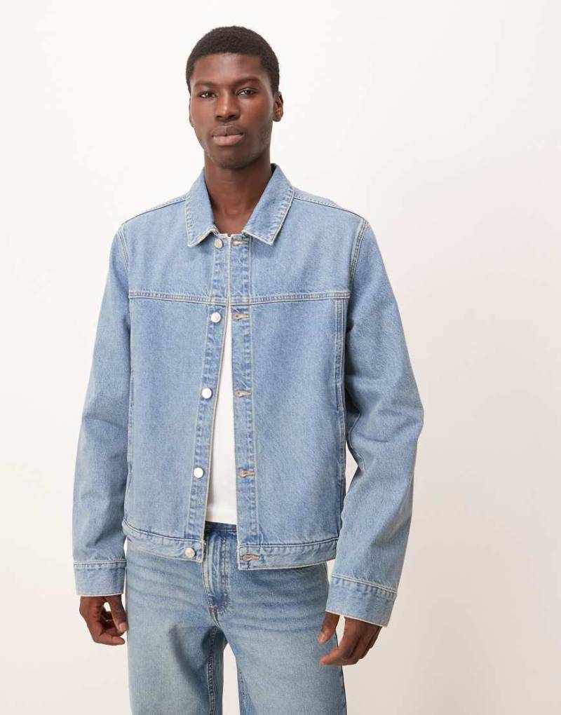 ASOS DESIGN - Harrington-Jacke aus hellem Denim mit dezenter Grüntönung-Blau von ASOS DESIGN