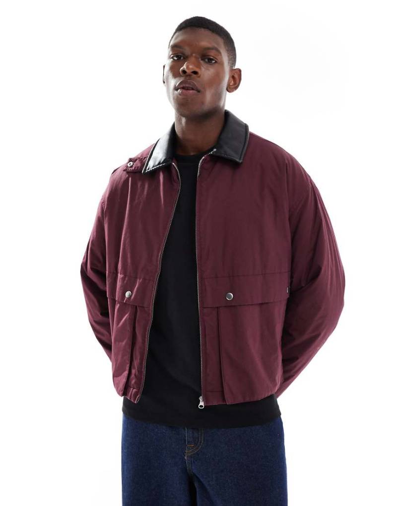 ASOS DESIGN - Harrington-Jacke in Burgunderrot mit Kragen aus Kunstleder von ASOS DESIGN