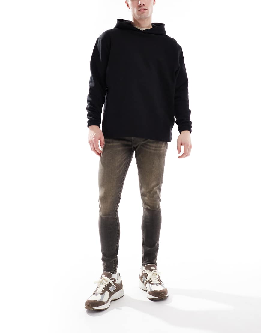 ASOS DESIGN - Hautenge Jeans mit Power-Stretch in verwaschenem Schwarz mit Spray-Tönung ASOS DESIGN - Hautenge Jeans mit Power-Stretch in verwaschenem Schwarz mit Spray-Tönung von ASOS DESIGN