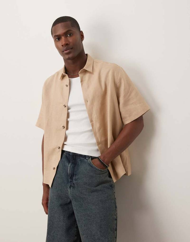ASOS DESIGN - Hemd aus reinem Leinen in Sandbeige mit kastigem Schnitt-Neutral von ASOS DESIGN