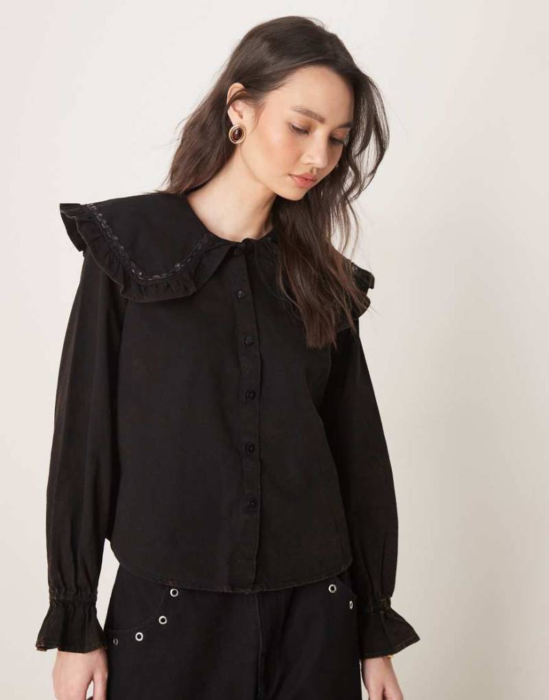 ASOS DESIGN - Hemd aus verwaschenem Twill mit Rüschenkragen-Bunt von ASOS DESIGN