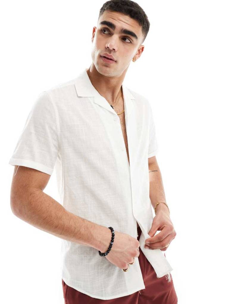 ASOS DESIGN - Hemd im Leinenlook in normaler Passform mit Rollärmeln und Reverskragen in Weiß von ASOS DESIGN