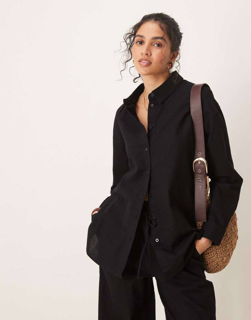ASOS DESIGN - Oversize-Hemd in schwarzer Leinenoptik, Kombiteil von ASOS DESIGN