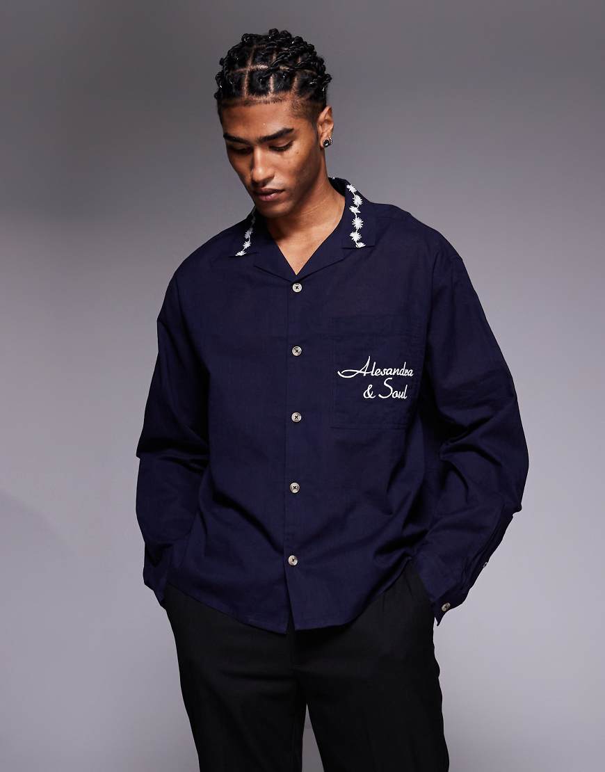 ASOS DESIGN - Hemd in Schwarz mit Reverskragen, platziertem Motiv und Stickerei von ASOS DESIGN