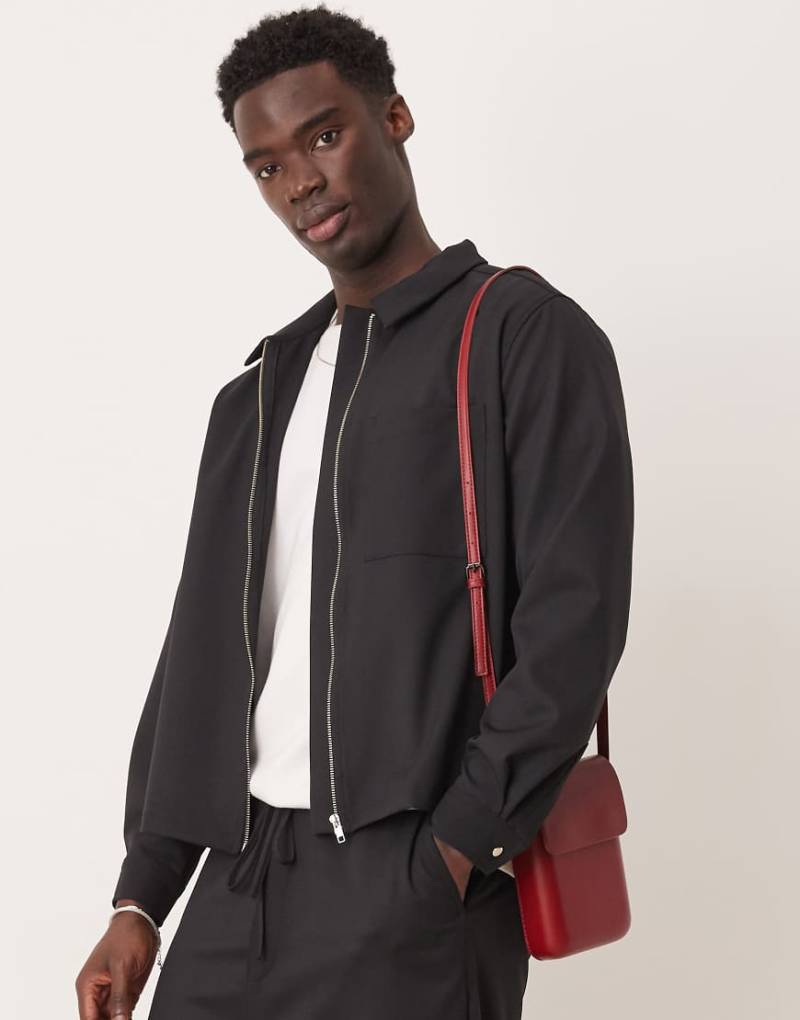 ASOS DESIGN - Hemd in Schwarz mit lockerem, kurzem Schnitt von ASOS DESIGN