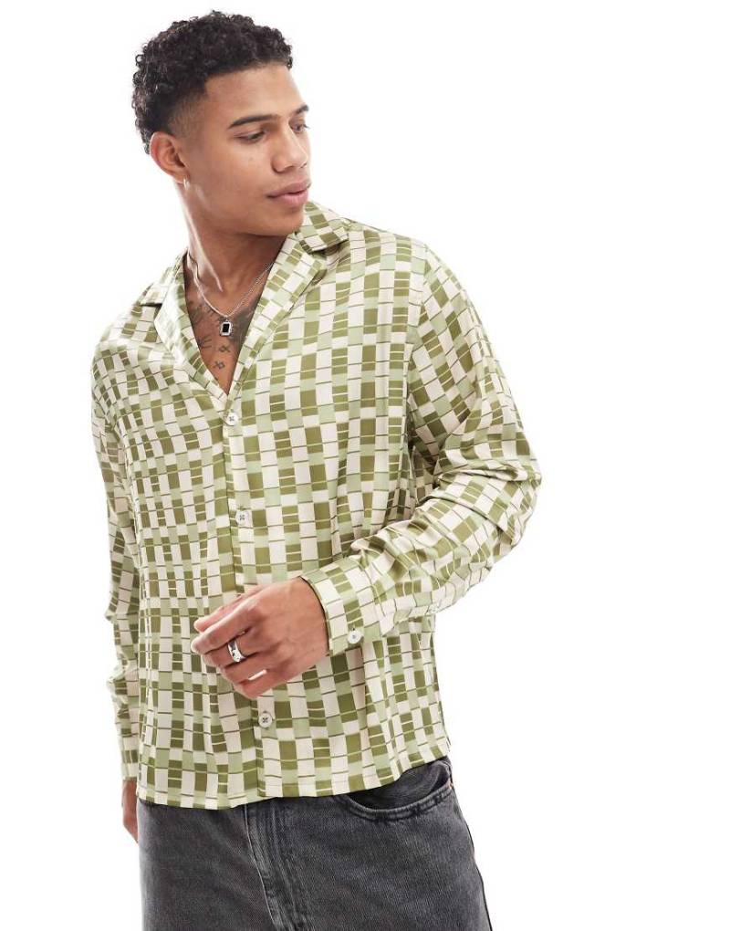 ASOS DESIGN - Hemd mit geometrischem Muster in Grün, tiefem Reverskragen und lockerem, kastigem Schnitt von ASOS DESIGN